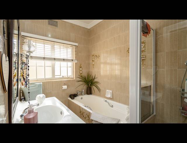 2 BEDROOM FREESTANDING RENTED IN RONDEBOSCH
